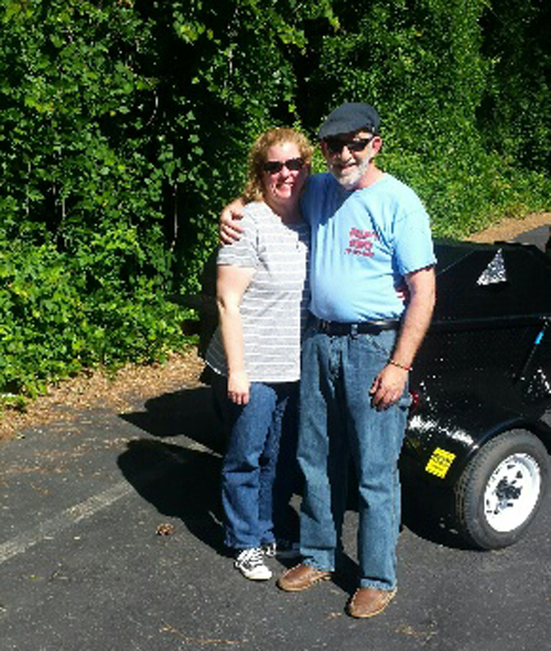 Nat & Robin, new Carolina Pig Cooker owners.